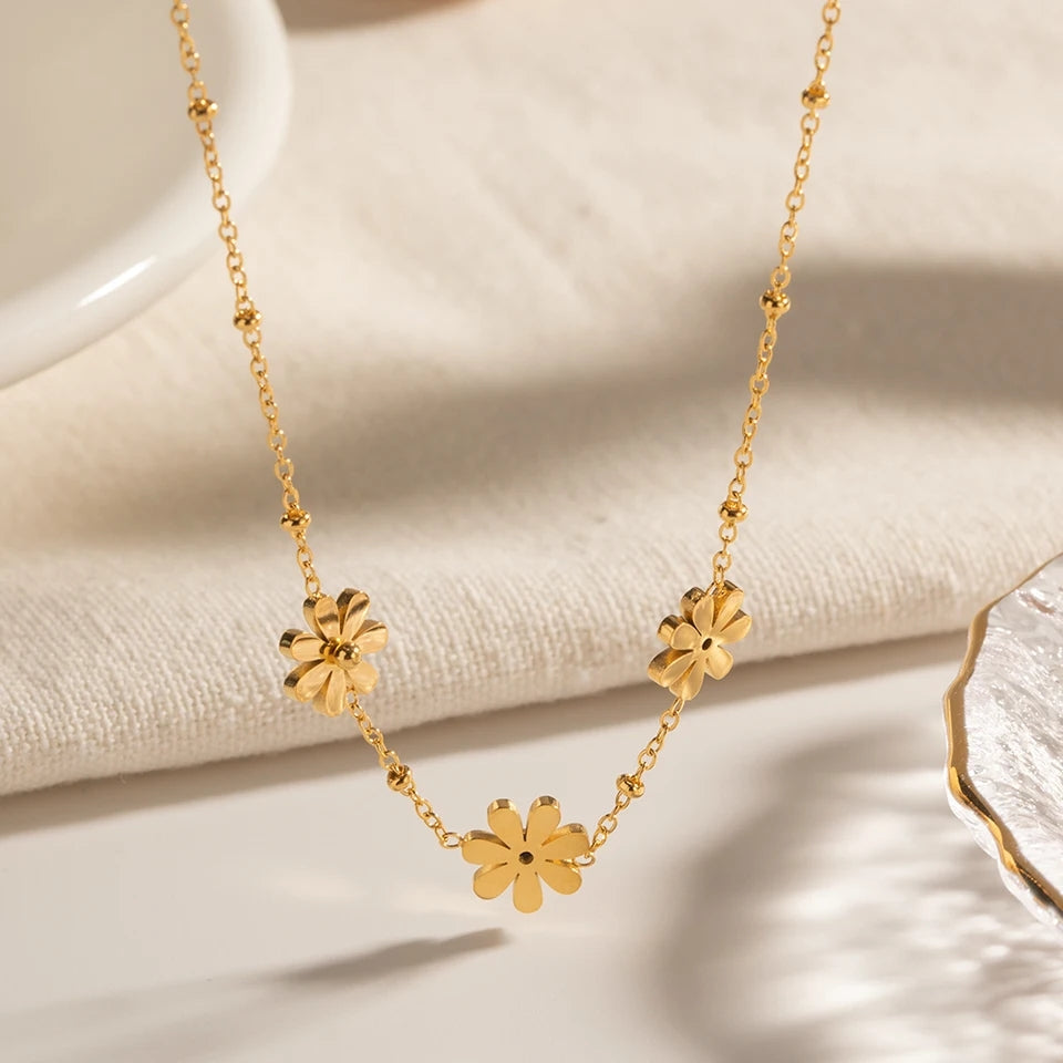 Three Metal Flowers Necklace