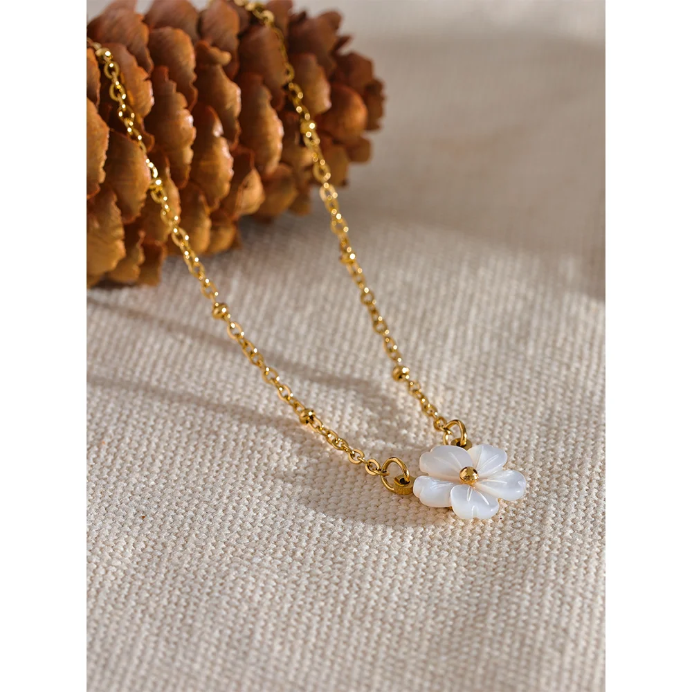 Flower Pendant Gold Chain Necklace